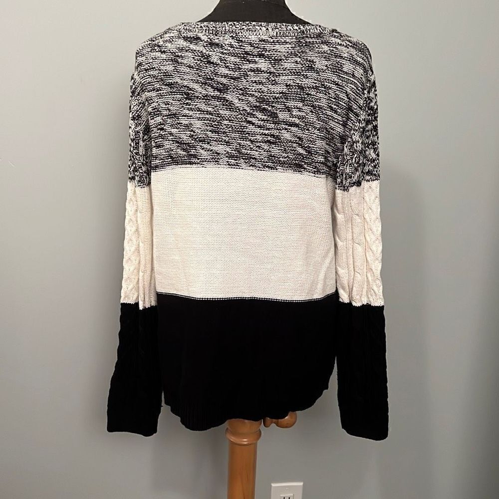 Karen Scott - Black & White Color Blocking Knitted Sweater